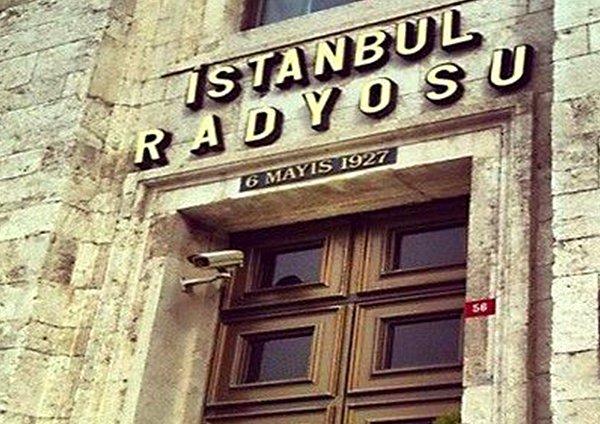 1927: İstanbul Radyosu yayına başladı.
