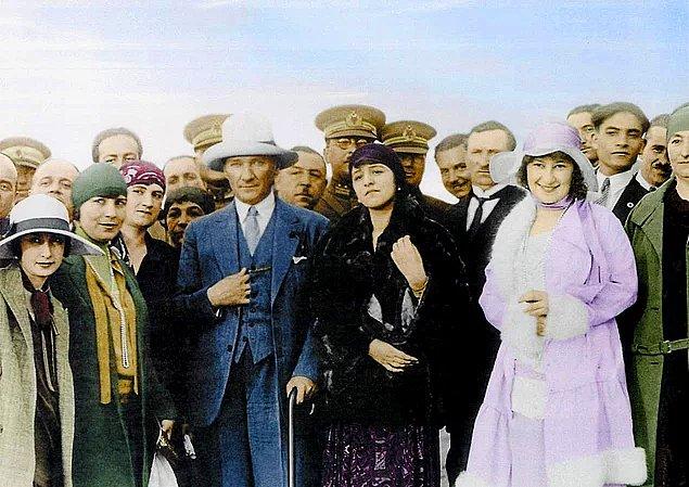 1934 - Türkiye'de kadınlara milletvekili seçme ve seçilme hakkı tanıyan kanun kabul edildi.