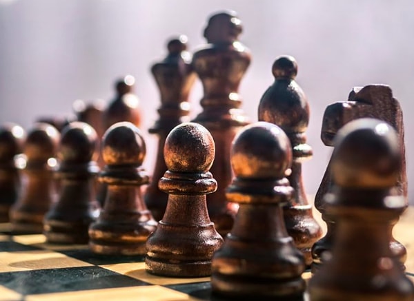 7. По диагонали в шахматах ходит только...