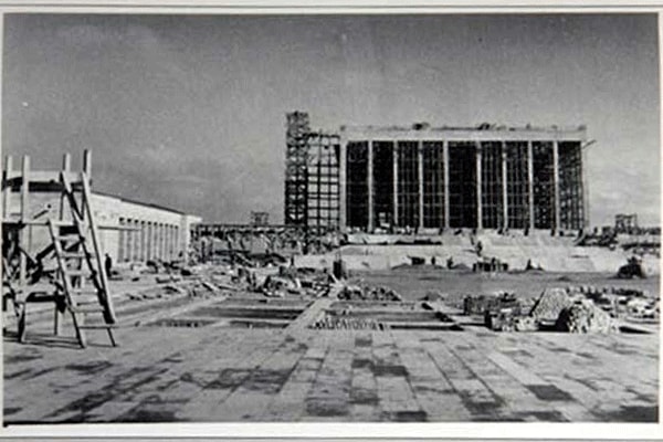 12. И последний вопрос! Снимок говорит сам за себя. Перед нами...