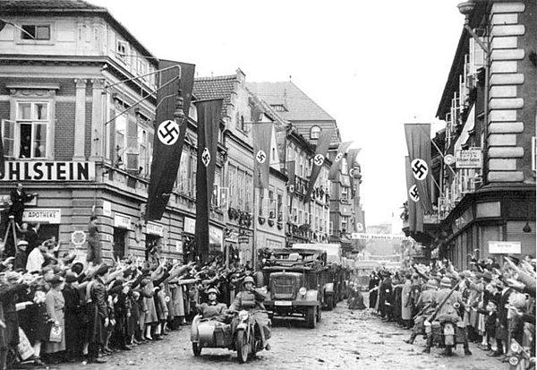 Alman askerleri, Svastika’yı II. Dünya Savaşı'nda bir uğur nesnesi olarak kabul ediyorlardı.