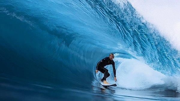 Sörf yapanlara özenerek içinizde beslediğiniz sörf tutkusunu dev dalgalardan çekindiğiniz için bastırıyorsanız...