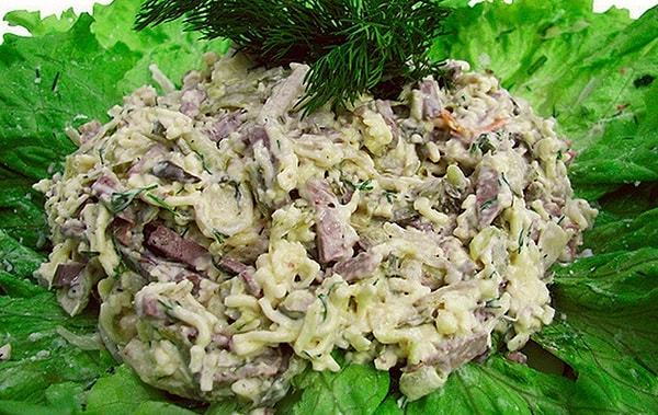 1. Какие ингредиенты входили в салат "Пассажирский"?