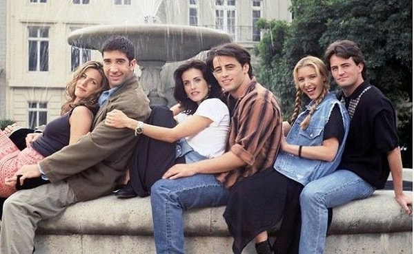 5. Кто исполняет главную песню сериала?