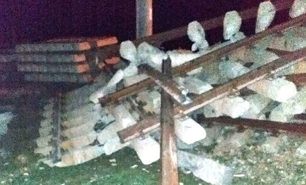 Bölgeye giden jandarma demir yolu çevresinde araştırma yaparken 3 şüpheliyi rayları kestikleri sırada suçüstü yakaladı.