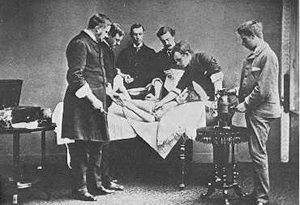 Ne yazık ki, tıp topluluğu tarafından reddedilmesi ve sürekli eleştiriler alması Semmelweis'in zihinsel sağlığını etkiledi.
