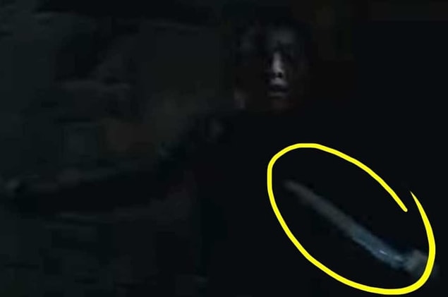 A note that she's carrying a dragonglass blade/spearhead.