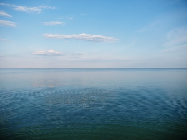 2. Какого моря не существует?