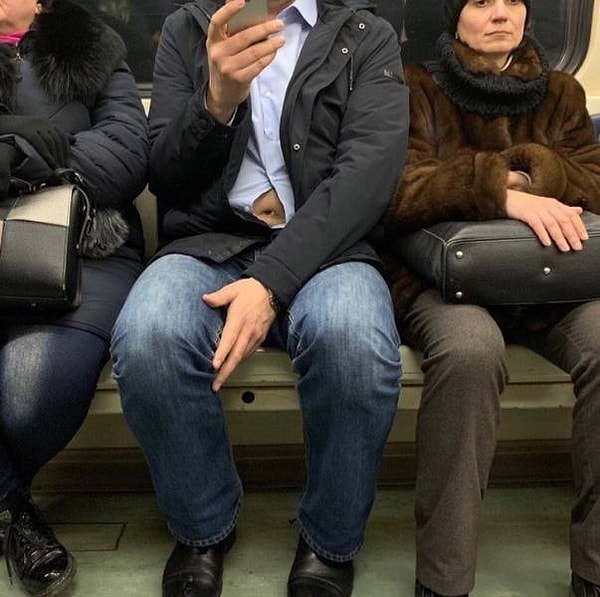 1. Этот пупок следит за тобой