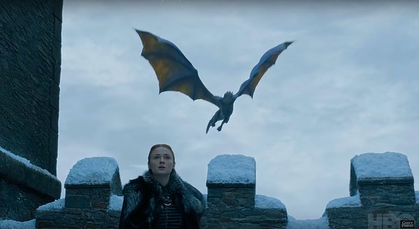 Sansa ayrıca ejderhalardan oldukça etkilenmiş görünüyor.