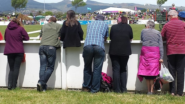 21. Кажется, кто-то научился левитировать