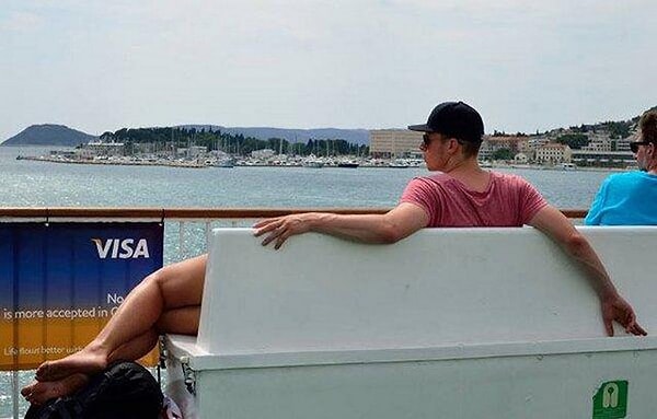 22. Ну очень длинный человек