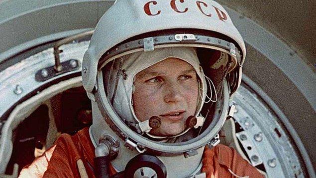 1963 - Vostok 6 ile dünya yörüngesine fırlatılan Rus kozmonot Valentina Tereşkova, uzaya seyahat eden ilk kadın oldu.