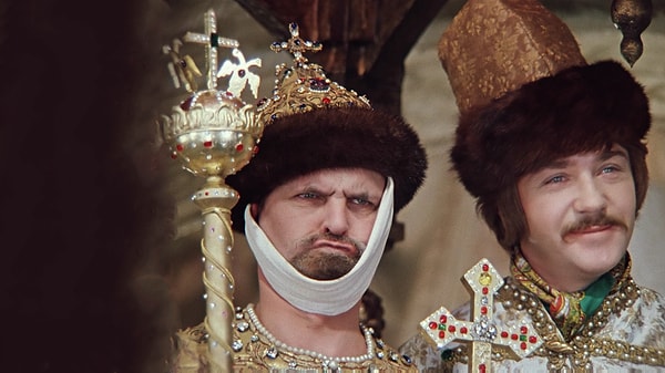 1. По мотивам пьесы какого автора снят фильм "Иван Васильевич меняет профессию"?