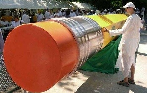 3. Вам приходило в голову, что у этой штуки, которая держит стерку, есть название? Как думаете, как она называется?