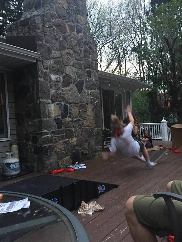 26. Ой-ёй, надеюсь, он не свалился в этот люк 🙈