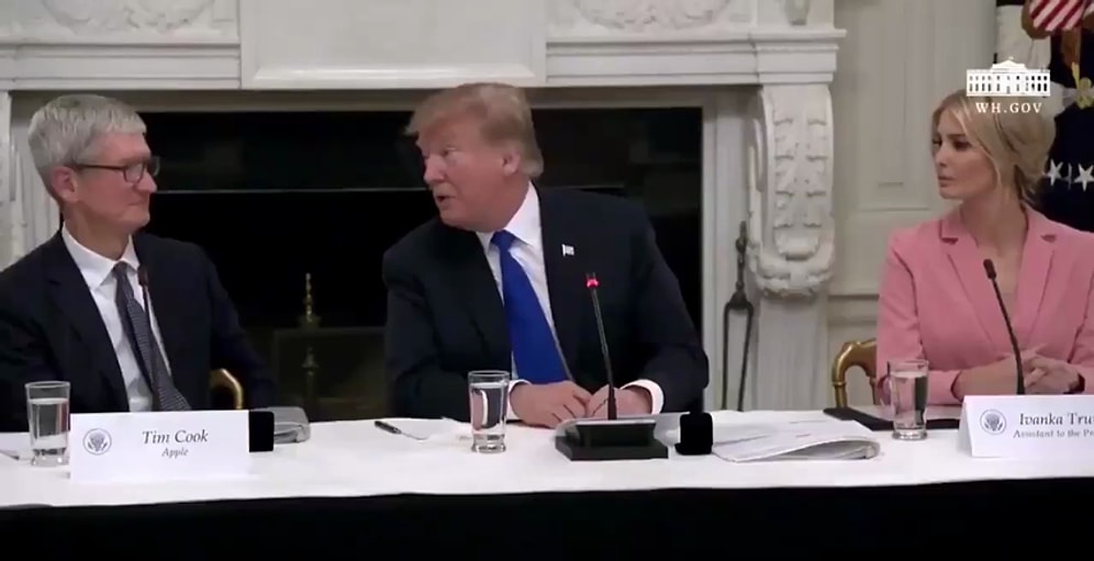 Apple'ın CEO'su Tim Cook'a 'Tim Apple' Diye Seslenen Donald Trump
