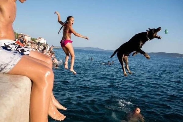 47. Девочка явно в шоке от происходящего