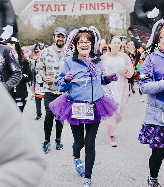 "Büyükannem meme kanserini yendi ve o zamandan beri maratonlara katılıyor."