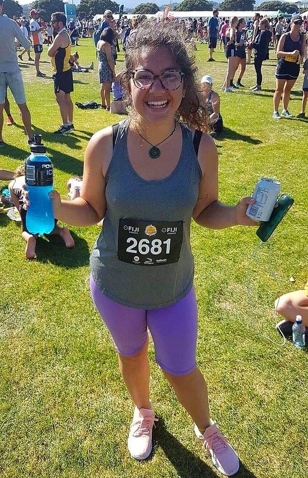 16. "Bugün ilk yarışımda koştum. 6,5 kilometreydi ve tam olarak 44 dakika 27 saniyede tamamladım. 2 aydır çalışıyordum (neredeyse üç beden zayıfladım) ve daha önce hiç koşmamıştım. Kendimle gurur duyuyorum!"