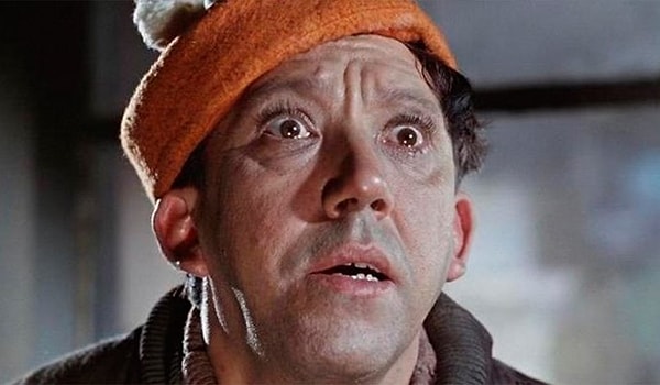 5. Какое прозвище было у персонажа Юрия Никулина в комедиях Леонида Гайдая?