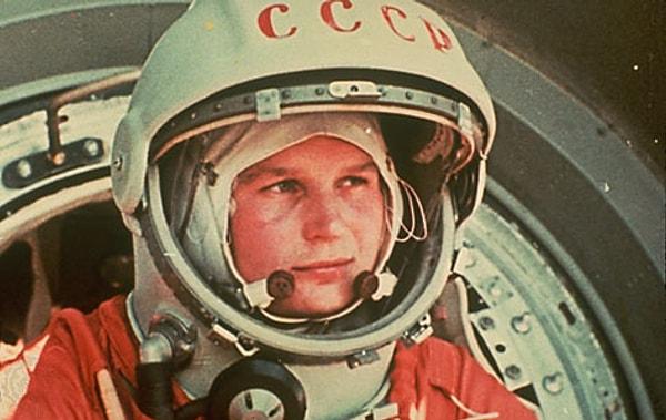 12. Dünya yörüngesinde 48 tur atan ve neredeyse üç gün uzayda kalan, uzaya çıkan ilk sivil ve ilk kadın?