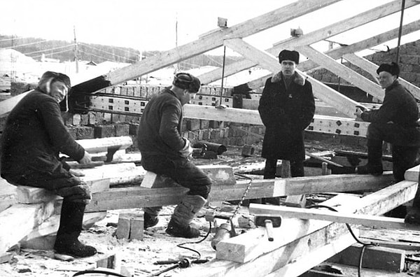 4. А как называли ремонтно-строительные артели, которые работали от заказа до заказа?