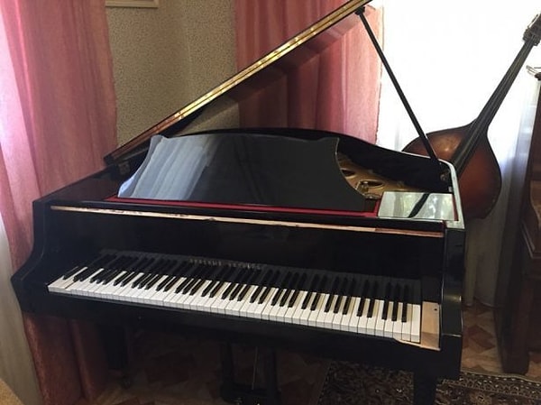 7. Рояли какой фирмы после советской национализации стали называться "Красный Октябрь"?