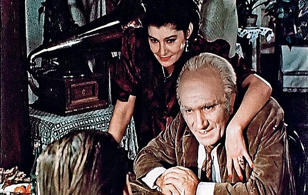 3. А помните название банды, которой противостояли главные герои в фильме «Место встречи изменить нельзя»?