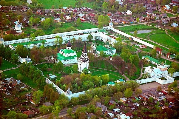 5. Куда была на 17 лет фактически перенесена столица русского царства во время правления Ивана Грозного?