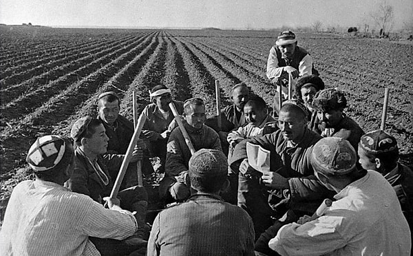 7. А когда колхозникам стали платить зарплату каждый месяц?