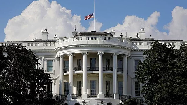 Bu tarz gizli bir oda, Kennedy yönetiminden beri Beyaz Saray'da da bulunuyor.