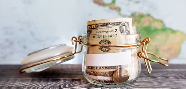 8. Копилки для монет обычно бывают в форме...