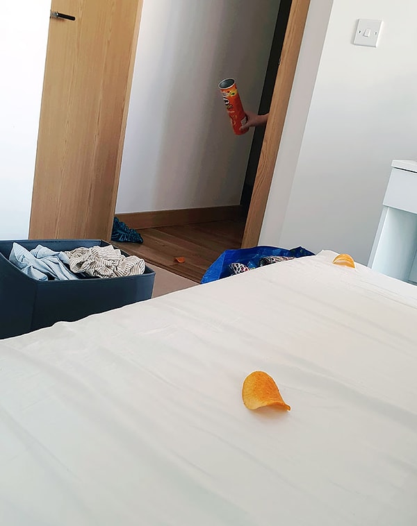 13. "Моя подружка таким образом пыталась меня выманить из кровати. И, как ни стыдно признать, ей это удалось"