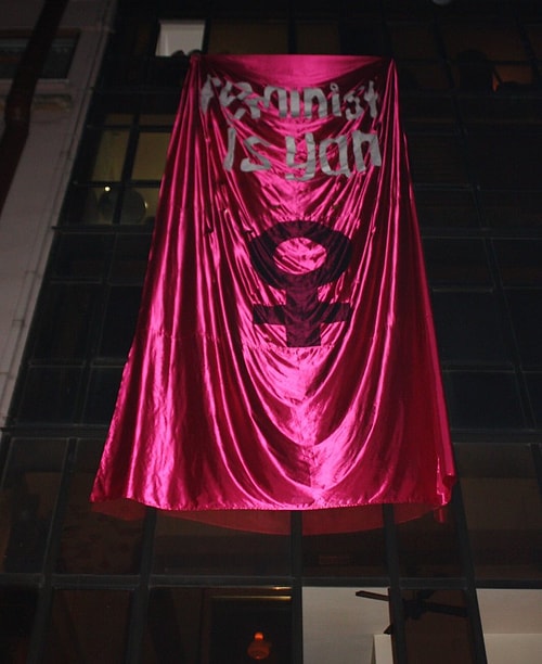Mücadelemizin sembolü şanlı bayraklarımız iki büyük şehirde de dalgalandı!