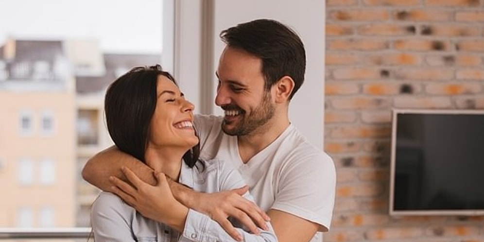 Duygusal Boyutu Eşiyle, Cinsel Boyutu Başkalarıyla Karşılayarak 10 Yıllık Evliliğini Kurtardığını İddia Eden Kadın