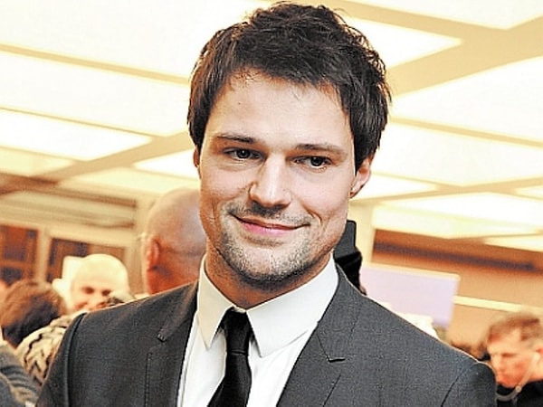 5. Пятое место у Данилы Козловского - его доход оценивается в 900 тыс долларов.