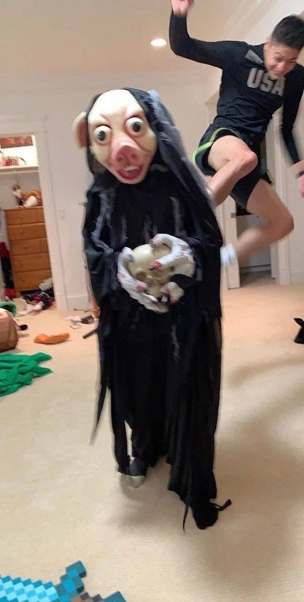 11. Я даже боюсь строить догадки о том, что здесь происходит