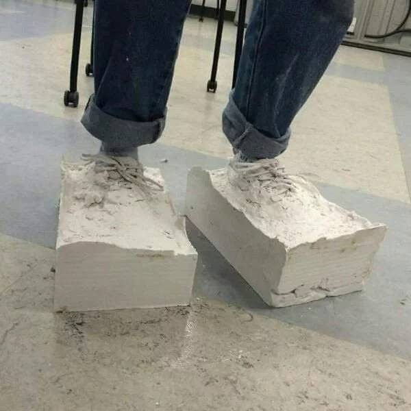 25. Достойная "награда" для тех, кто любит наступать в свежий бетон