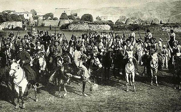 1917: I. Dünya Savaşı'nda İngilizler, Bağdat'ı ele geçirdiler.