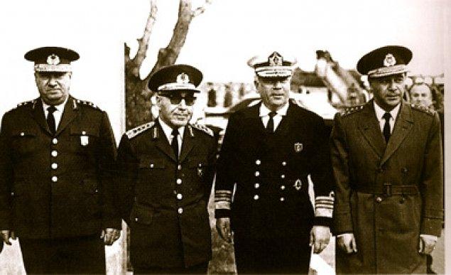 1971: Türk Silahlı Kuvvetleri, 12 Mart Muhtırası'nı verdi.