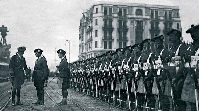 1920: Birleşik Krallık otoriteleri, İstanbul'da yüz elli kişiyi tutukladı.