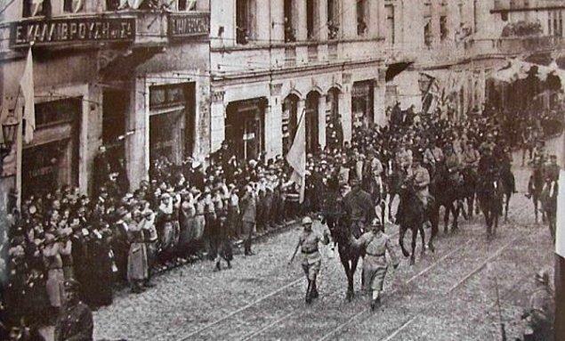 1920: İtilaf Devletleri, İstanbul'u işgal etti.