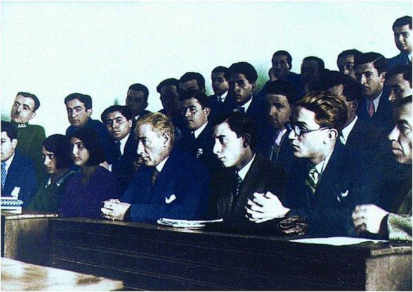 1924: Tevhid-i Tedrisat Kanunu'nun (3 Mart) kabulünden sonra medreseler kapatıldı.