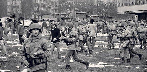 1978: 16 Mart Katliamı: İstanbul Üniversitesi Eczacılık fakültesi önünde öğrencilere yönelik bombalı saldırıda 7 öğrenci öldü.
