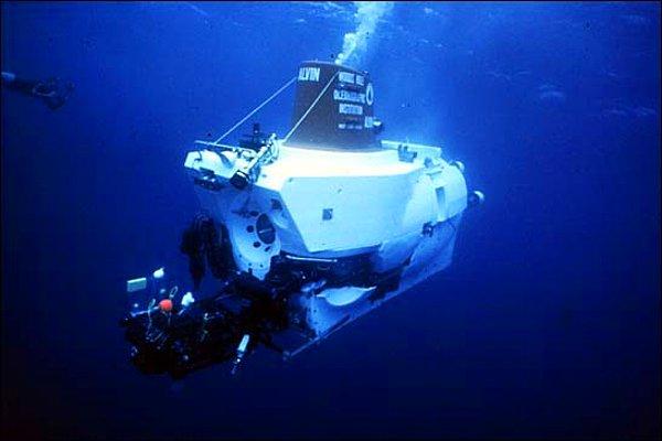1966. ABD donanması'na ait "Alvin" adlı araştırma-kurtarma denizaltısı, İspanya kıyıları açıklarında ABD'ye ait kayıp hidrojen bombasını buldu.