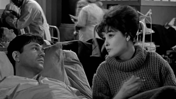 6. Какое прозвище было у героя Куравлева из фильма «Живёт такой парень»?