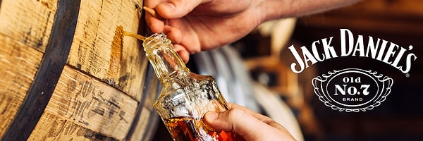 1904 yılında Jack Daniel, Old No. 7 Tennessee viskisiyle St. Louis, Missouri’de yapılan Dünya Fuarı’nda 20 viski arasında, dünyanın en iyi viskisi seçildi ve altın madalya ile ödüllendirildi.