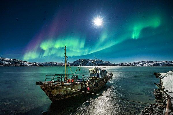 12. Murmansk bölgesinde gece ve kuzey ışıkları...