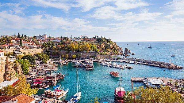 Antalyalılar turizmin eski güzel günlere dönmesini bekliyor...